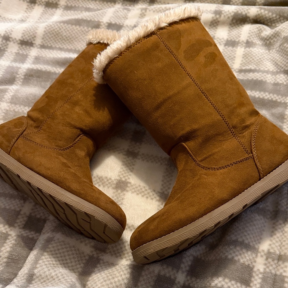Cat & Jack Tan Faux Fur Winter Boots (Size 3) - Picture 3 of 4